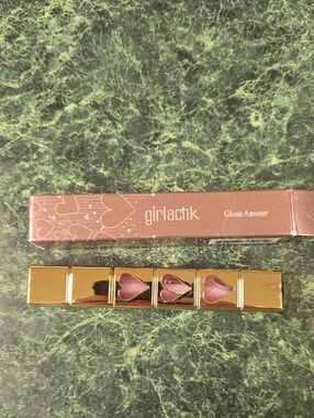 girlaçtik Gloss Amour Pink Lip Gloss - Sparkle Love Pick